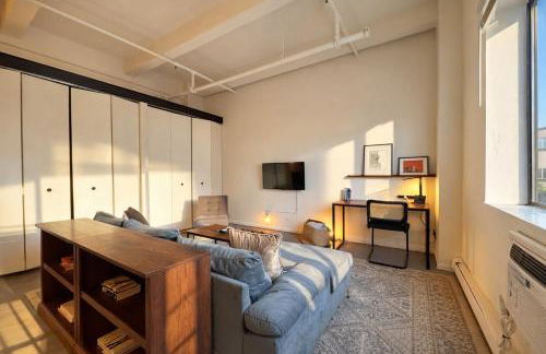 Westown Studio Apt Near Fiserv, Baird, and Theater District - Foto 3