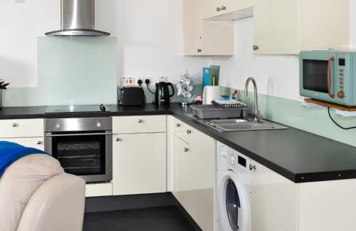 Solent Charm - Photo 6