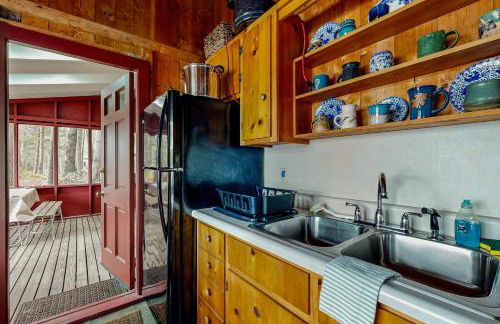 2BR Lakefront Cabin with Fireplace, Lake Views, Dock - Foto 13