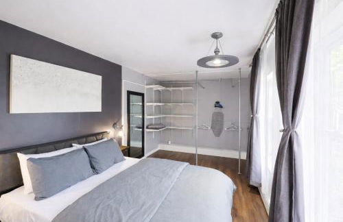 Stylish and Pet-Friendly Apartment in Beacon - Photo 3