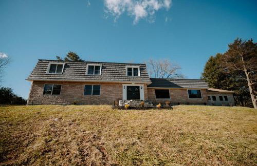 Spacious 5BR 3BA Free Parking Minutes to DC with Pool - Foto 38