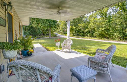 Charming Gravois Mills Escape with Private Backyard! - Foto 22