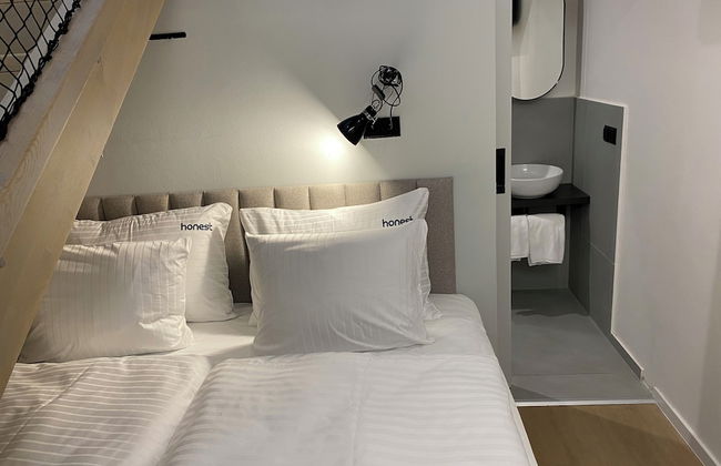 HONEST Karlín - Foto 35