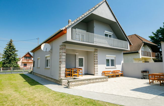 5 bedroom House in Balatonfenyves with garden and terrace - Photo 1