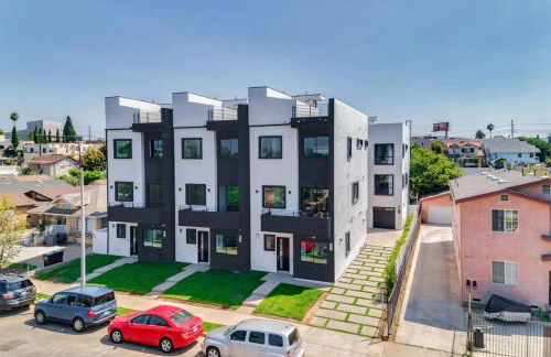 Luxury Modern 4 Bedroom 3 Bathroom Home with Rooftop Deck #2 - Photo 7