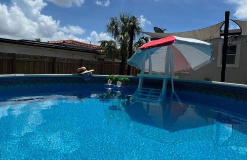 Coral Gables Home with POOL Near Airport. King beds - Foto 21