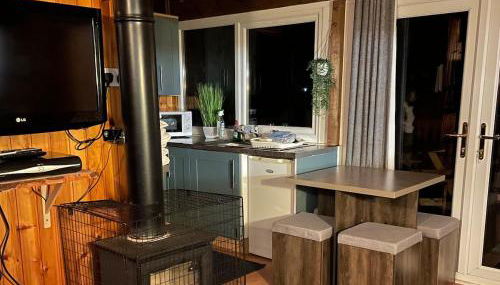 Belle 2 bedroom log cabin with hot tub, forest and loch - Foto 4