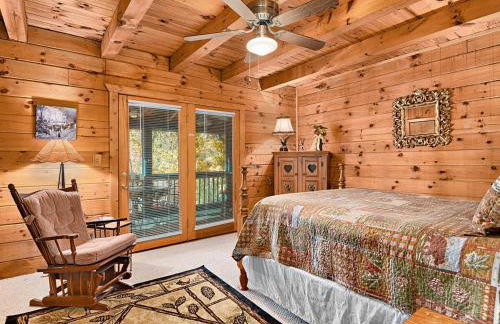 BearHavencabinfun 3 story Log Cabin Mountain View,Hot Tub, sleeps 10 - Foto 39