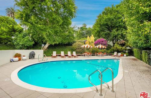 Echo Lake view condo - newly renovated - centrally located - Photo 7