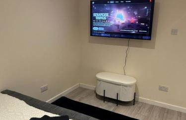 New 2-bed 2-bath detached flat with garden - Photo 7