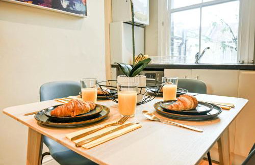 Modern 2BR Apartment for Contractors, Balcony & Fast Wi-Fi, W6 - Foto 3