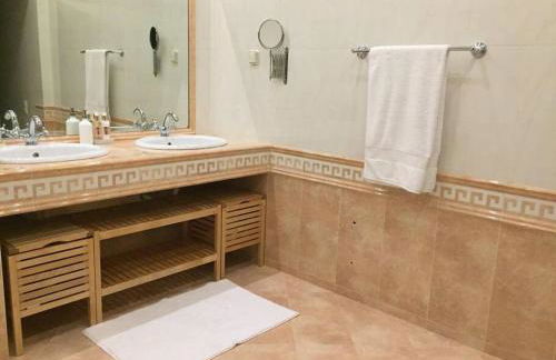 The White House Beach Villa - Foto 20