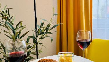 Black&Yellow Apartment Bielefeld 24h Check in WLAN Parkplatz ÖPNV - Foto 5