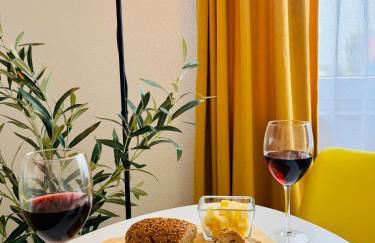 Black&Yellow Apartment Bielefeld 24h Check in WLAN Parkplatz ÖPNV - Foto 5