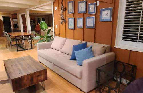 Westside Retreat w Yard, Grill, Hot Tub, Near Sofi Stadium, LAX, and the Beach - Foto 47