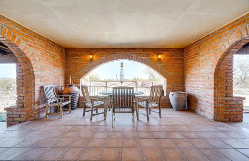 10-Acre Desert Oasis with Expansive Patio in Tucson! - Foto 2