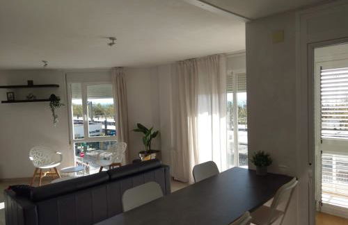Luxury Apartment Accommodation, next to beach & train station Calella - Foto 3