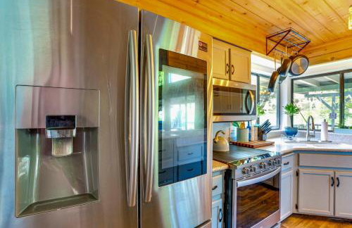 Scenic Riverfront Escape with Sauna in Junction City - Foto 7