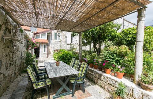 Dvori With Garden, Free Parking Next To Sea - Photo 45