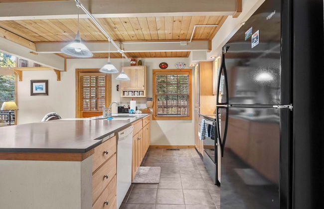 Sundance Foosball Table, Bbq, Near West Beach - Photo 12