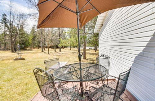 Tenstrike Lake House on 60 Acres Hike and Fish! - Foto 18