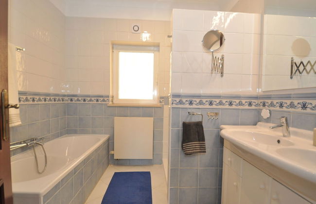 Villa With Views Like the Pool, Sea, Meia Praia - Foto 12