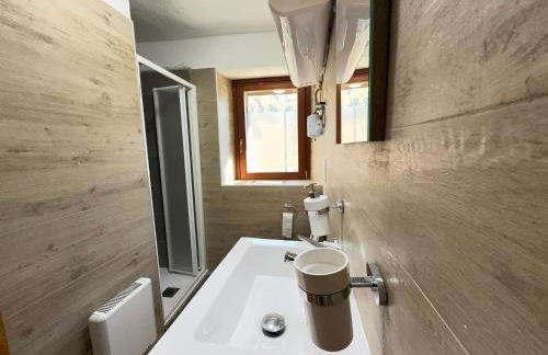 Near the Cable Cars with Views of the Lake - Foto 19