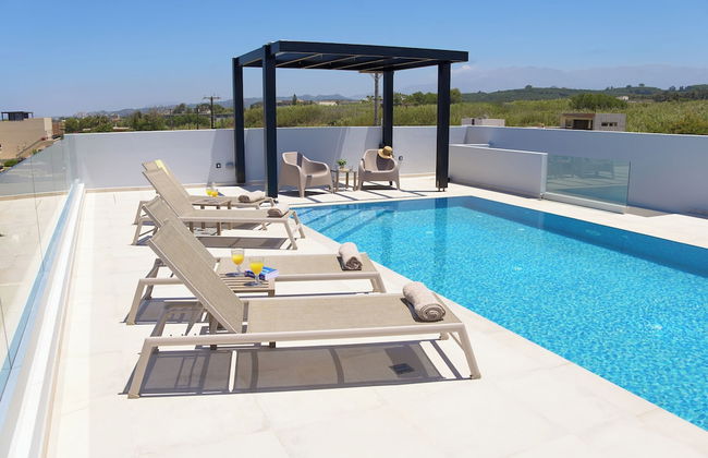 Beach Sand Villas - Beachfront Rooftop Pool - Photo 27