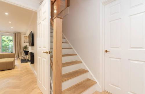 Gorgeous 4 BR House Near Station mins to London - Pass the Keys - Foto 9