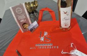 SUPERBE APPARTEMENT porte de la Cité Médiévale à SOMMIERES entièrement rénové très bien équipé 6 pers balcon clim parking privé devant - Foto 44