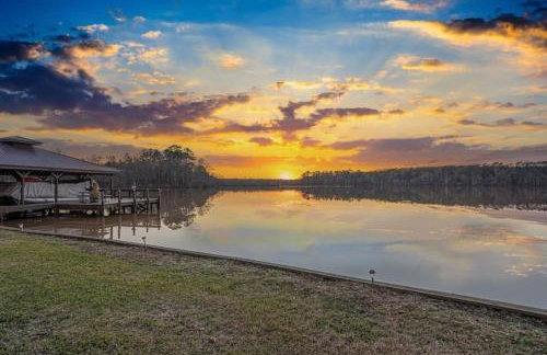 Ultimate Family Fun Lakehouse with pool and dock - Foto 2