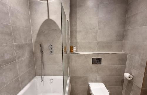 Altrincham Centre, 2 Bed, Bathtub, King Beds - Foto 19
