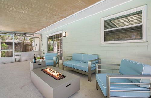 Spacious & Amazing Home w Big Pool and Patio - Photo 34