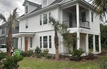 Gator Grove - Colonial House - Brand New Build! - Photo 1