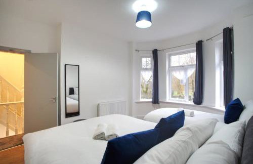 Sleeps 18 Lovely Mcr Home by City SuperHost - Foto 3