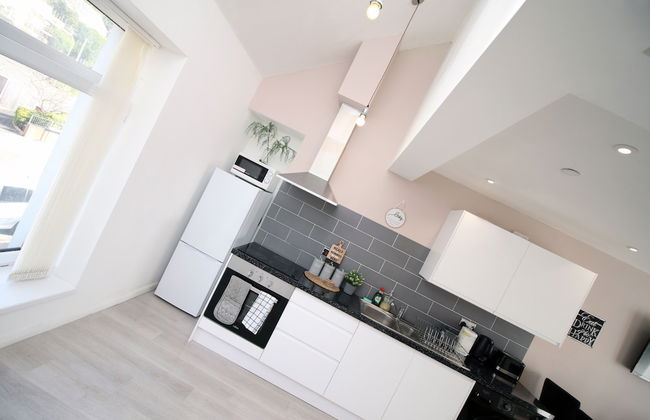 Skyline Immaculate 2-bed Apartment in Swansea - Photo 13