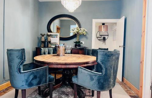 6 Luxury home near family park Pet friendly - Photo 4