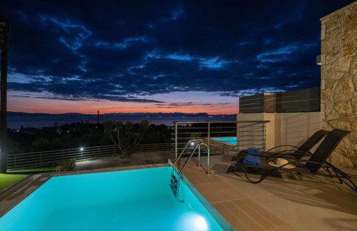 A V Luxury Apartments with Private Pools - Photo 59