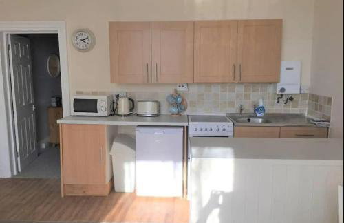 Spacious 1 Bedroom Apartment near Seafront - Photo 10