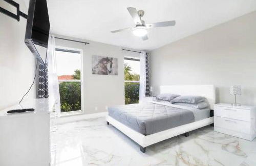 Modern Lakefront Home - Foto 26