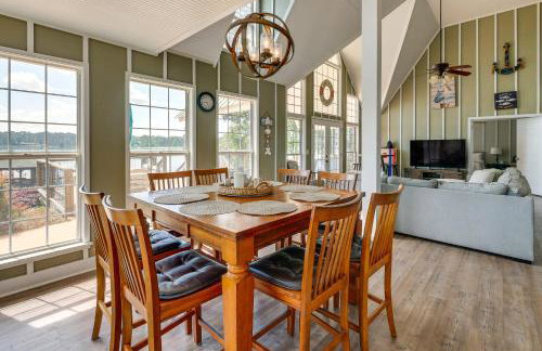 Dock and Fire Pit Stunning Lake Sinclair Home! - Foto 7