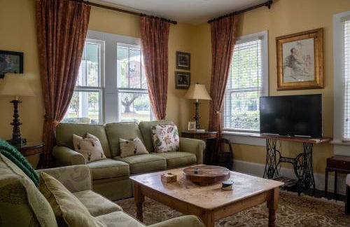 Magnolia Court Suites - Photo 9