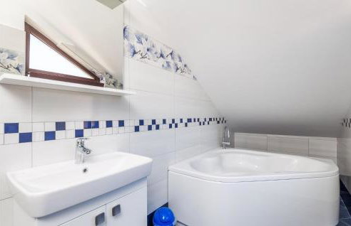 5 Bedroom Amazing Apartment In Viskovo - Photo 42