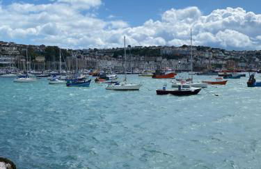 Little Trevio - seaside haven with parking and sea views - Photo 52