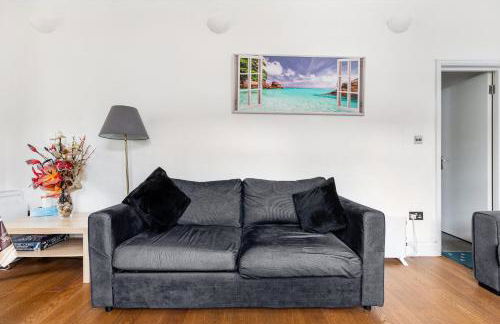 Group Friendly 2 Bed 2 Bath FREE PARKING for 2 Large Vans or up to 4 Cars Zone 2 Sleeps 10 Close to Central London and Zone 2 tube station - Photo 24