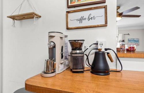 Walk to Beach Indoor-Outdoor Living w Pool - Photo 20