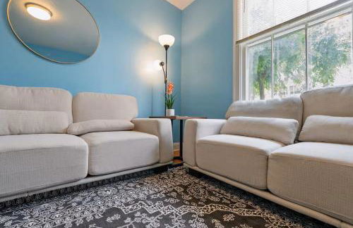 Charming 3BR Home With 2 Parking Spot, Near Transit & Shopping, - Foto 4