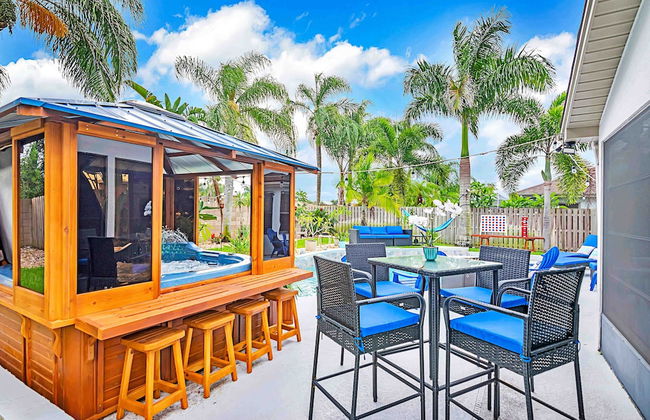 Urban Oasis W/hot Tub, Heated Pool And Private Movie Theater 2 Bedroom Home by RedAwning - Foto 28