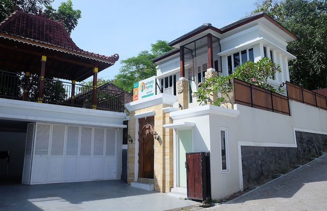 Villa Jogja Grand Bale with Private Pool by Simply Homy - Foto 33