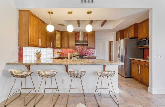 Pool + Hot Tub, Yard, Games Chic Midcentury Design Painted Sand by Avantstay - Photo 11